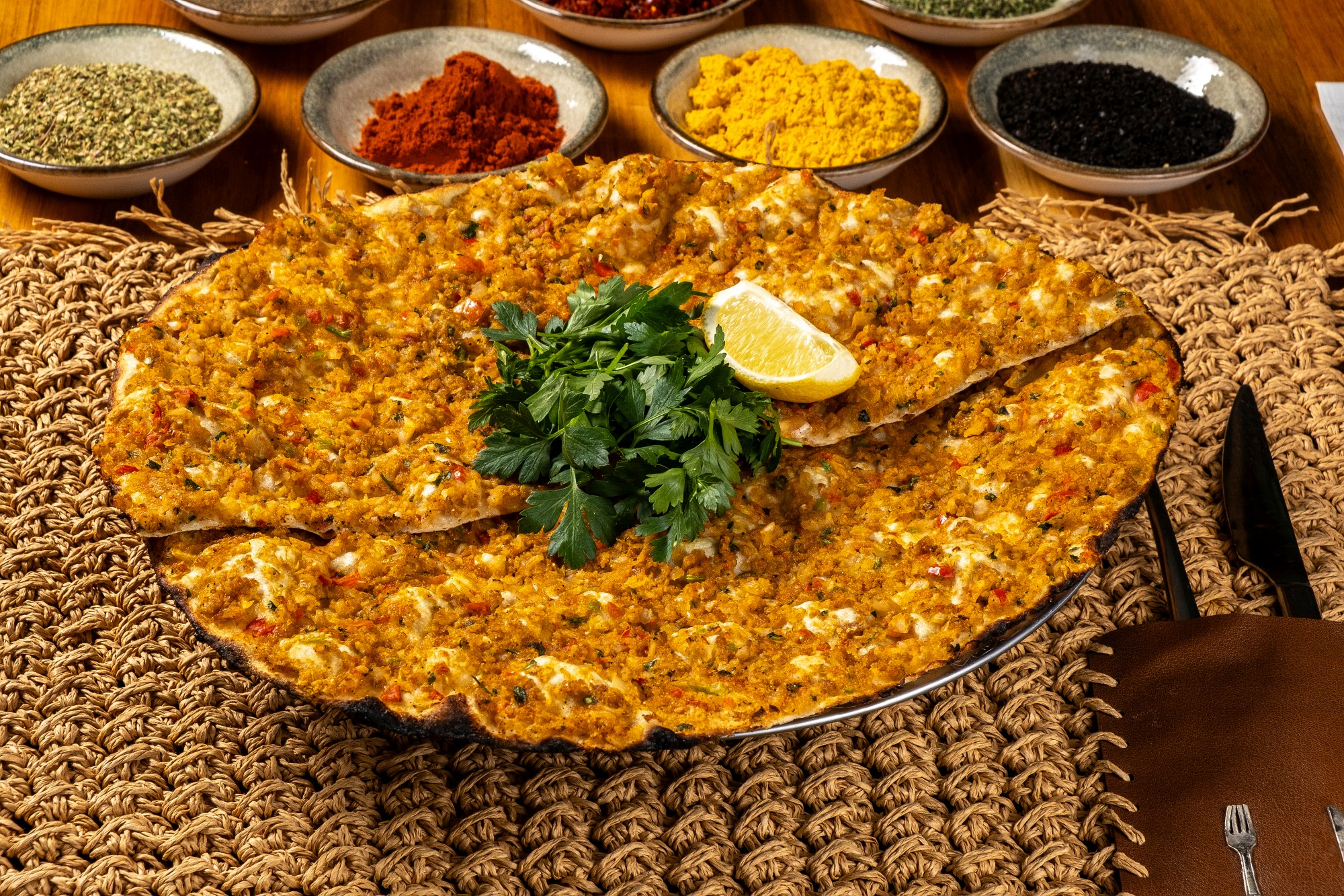 Lahmacun Acılı